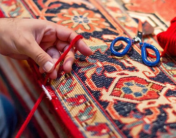 خدمات تخصصی و حرفه ای رفوی فرش در قالیشویی گلابدره